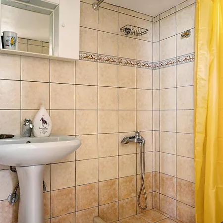Vardia B Apartment *