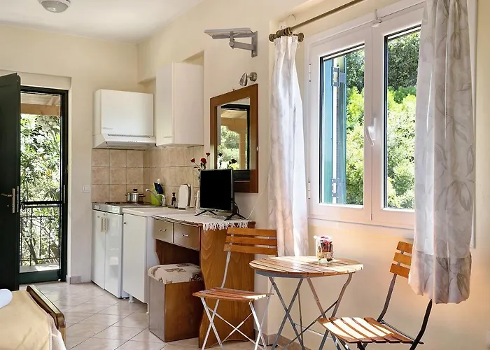 Vardia B * Mikros Gialos